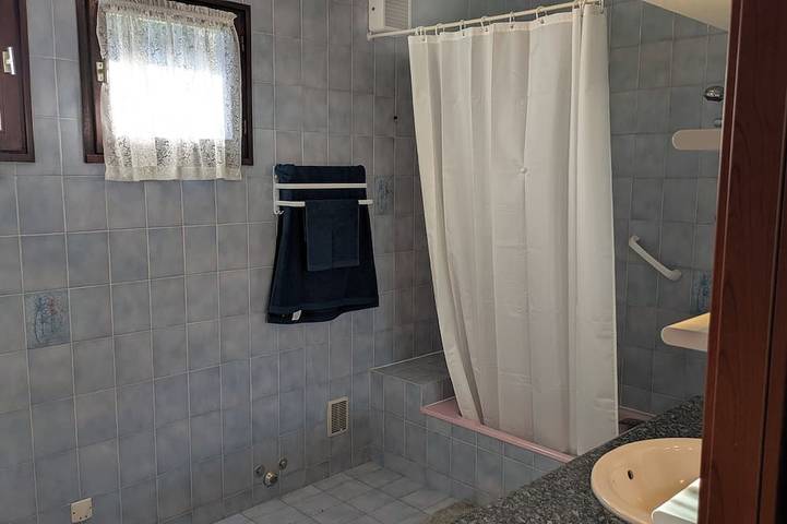 Ganze Wohnung, Spacious + Secluded Savoyard apartment, with great Terrace. in Cluses, Region Bonneville