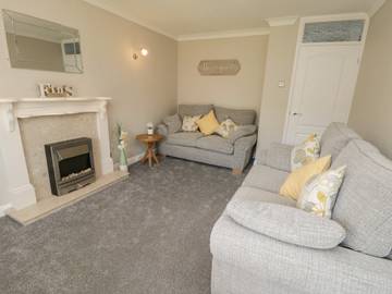 Log Cabin for 4 People in Whitby, North Yorkshire, Photo 3