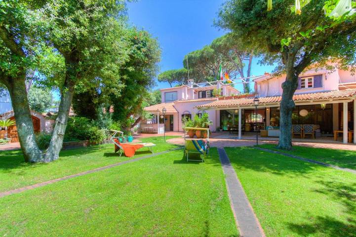 Villa für 11 Personen, mit Terrasse und Ausblick sowie Pool und Garten, mit Haustier - 1