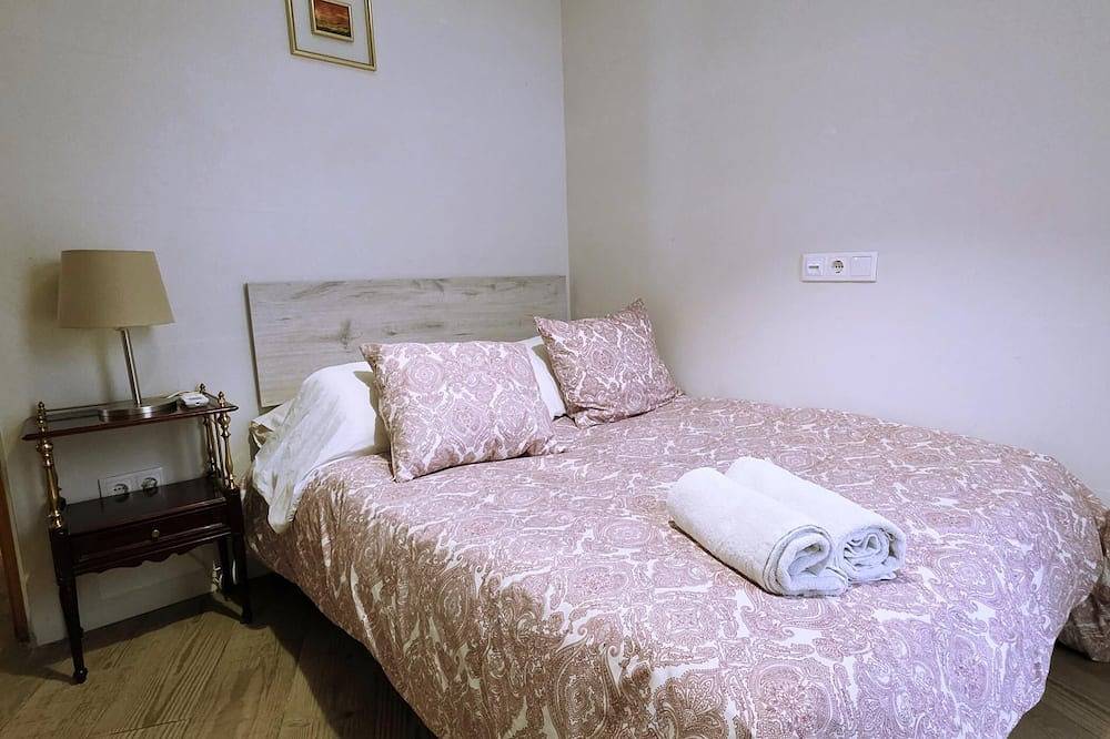 Entire apartment, V1 Casa Castillo Vut planta calle in La Adrada, Ávila Region