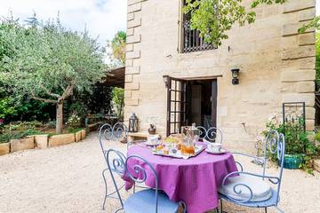 Location de vacances pour 2 personnes, avec jardin et terrasse à Uzès