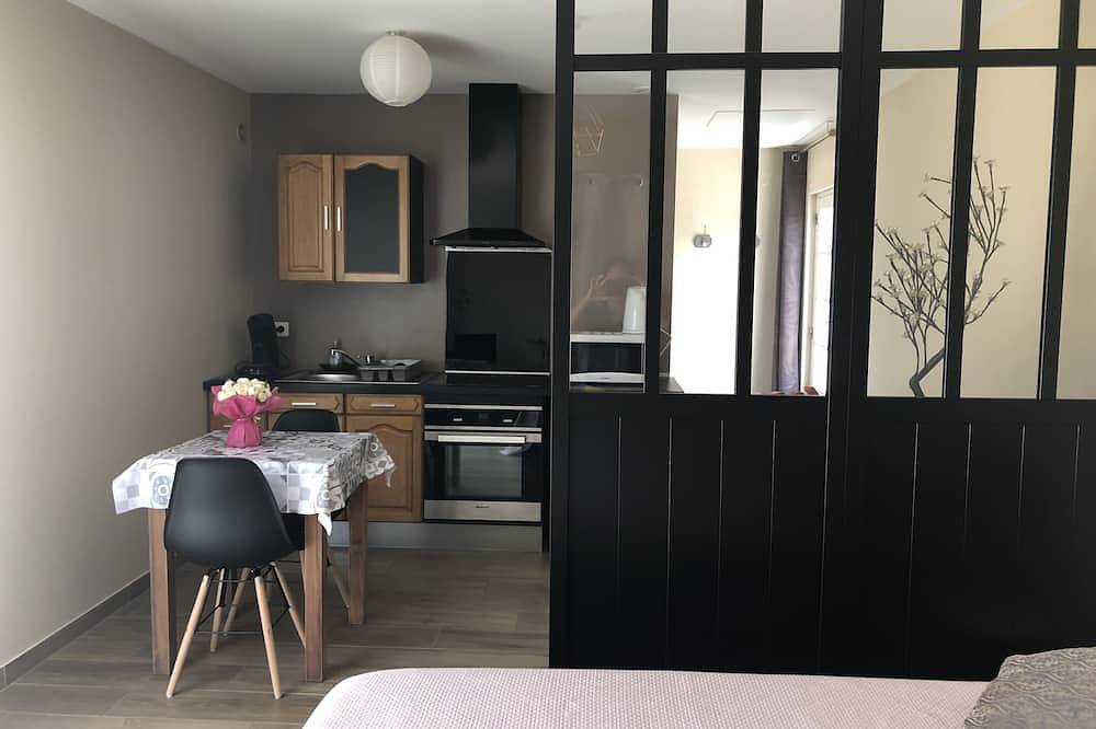 Charming little air-conditioned villa with large garden and parking. in Corte, Parc naturel régional de Corse