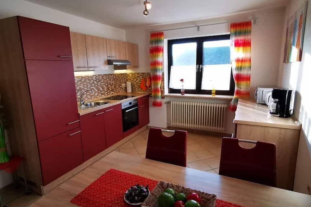 Ganze Wohnung, Ferienwohnung 2, bis 5 Personen, 85 qm, 2 Schlafzimmer in Traunreut, Landkreis Traunstein