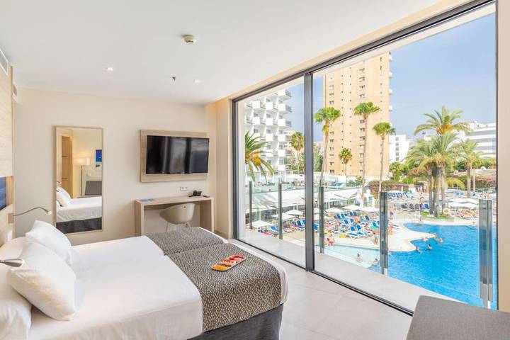 Hôtel pour 3 personnes, avec terrasse et bassin pour enfant ainsi que piscine et vue à Magaluf - 2