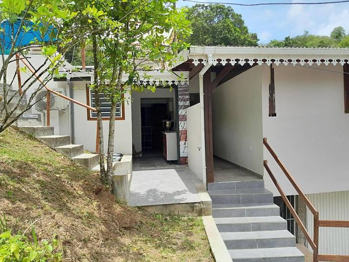 Gîte pour 6 personnes, avec piscine ainsi que vue et jardin à Rivière-Pilote - 2