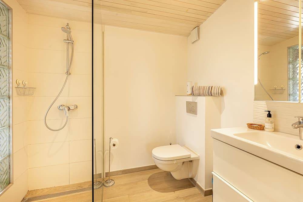 Cozy cottage in garden park — large parking, accessible & self check-in in Heverlee, Leuven