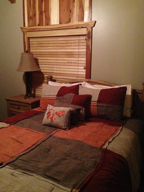 Just steps away from Rainbow Lake in this Dog Friendly Cabin in Navajo County