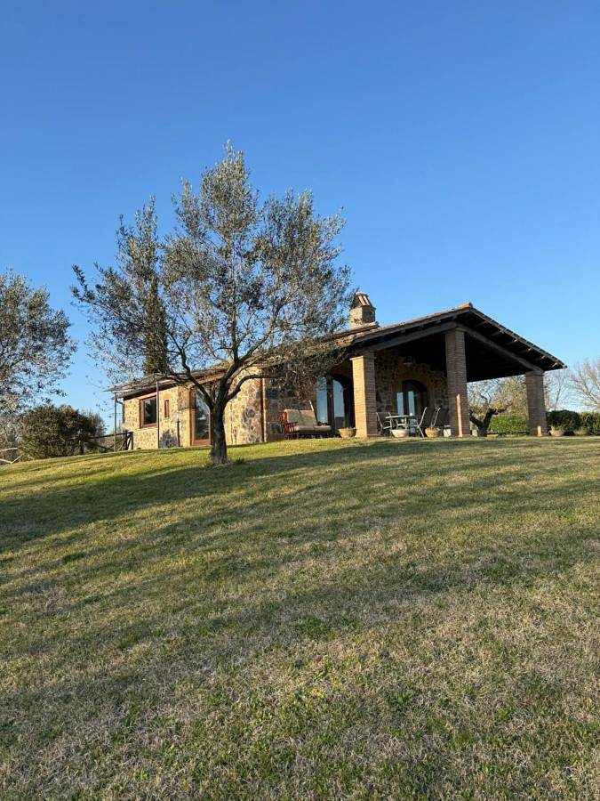 Ferienhaus für 4 Personen, mit Whirlpool und Terrasse sowie Garten und Seeblick