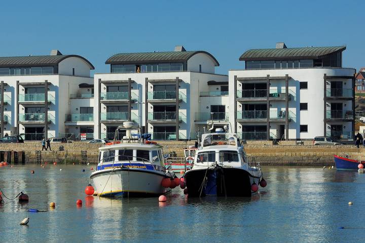 Apartment for 4 people, with Balcony and Garden in West Bay