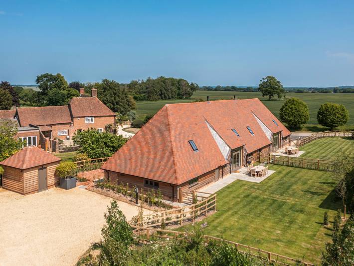 Log cabin for 8 people, with garden, with pets in Berkshire