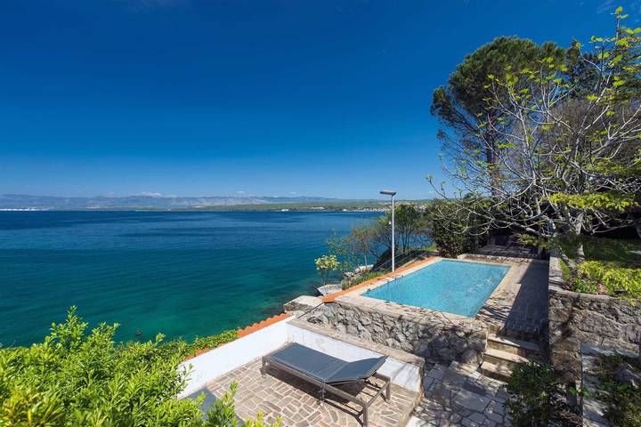 Villa für 11 Personen, mit Ausblick und Balkon sowie Pool, kinderfreundlich auf Krk