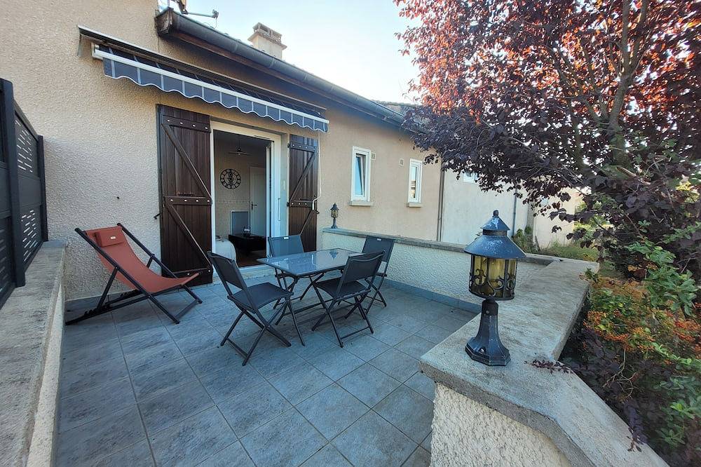 Petite maison dans quartier résidentiel à proximité du centre de Bas en Basset in Bas-en-Basset, Haute-Loire
