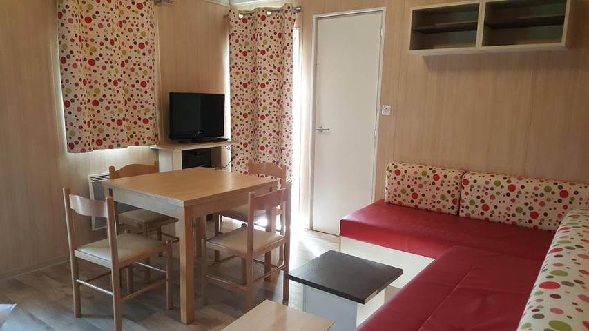 Location de vacances pour 4 personnes, avec Terrasse et Jacuzzi ainsi que Jardin et Piscine à La Chapelle-Hermier - 4