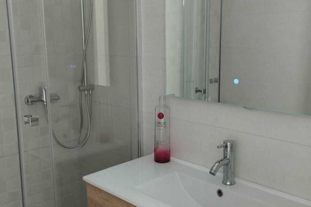 Entire apartment, Villa Franz House Guest house with swimming pool, near Sitges in Canyelles (Barcelona), Garraf