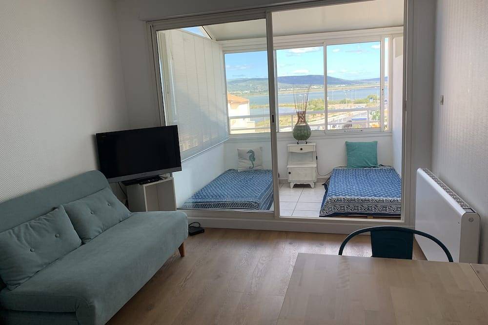 Geheel appartement, 5 mns walk from the beach with beautiful view of the port and ponds in Frontignan, Côte d'Améthyste