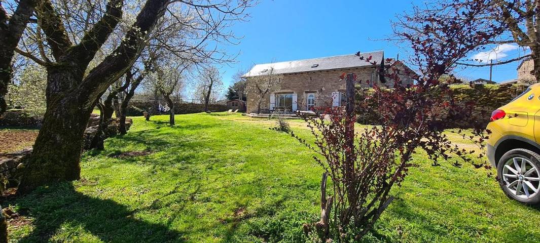 Maison de campagne pour 10 personnes, avec Terrasse ainsi que Jardin et Vue à Saint-Laurent-d'Olt - 2