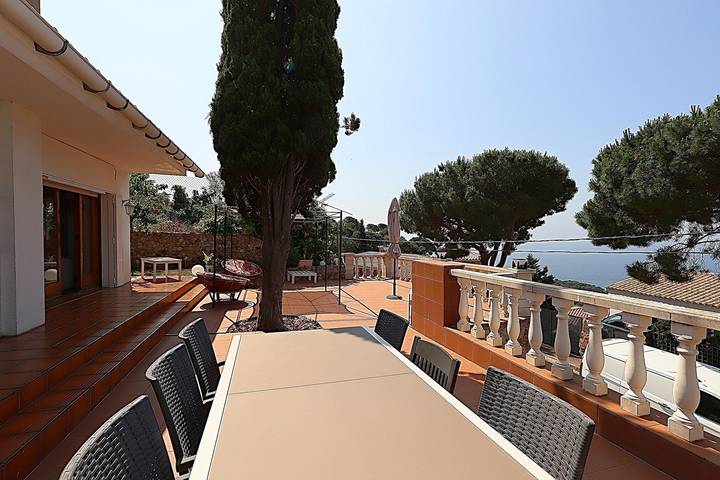 Casa rural para 8 personas, con jardín además de vistas al mar y balcón en Canyelles - 2