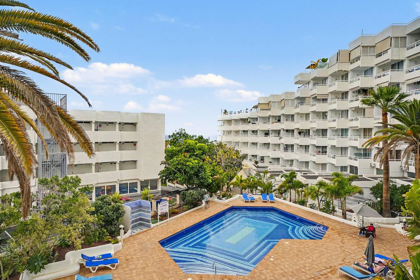 Entire apartment, Vacation Apartment 'Suit Atlántica' with Sea View, Shared Pool and Wi-Fi in San Eugenio Alto, Adeje
