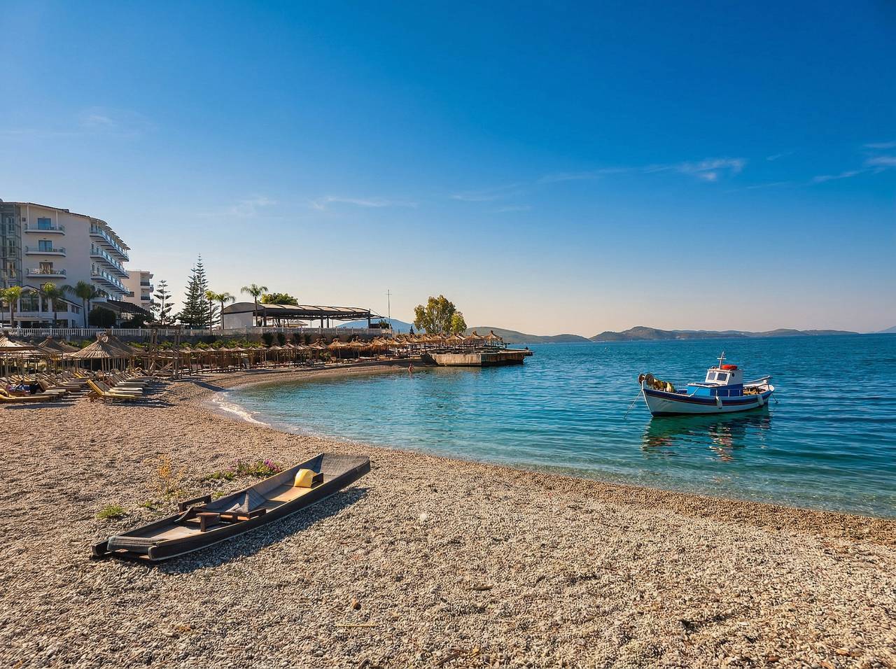 Ganze Wohnung, Ferienwohnung für 3 Personen mit Balkon in Sarandë, Vlorë