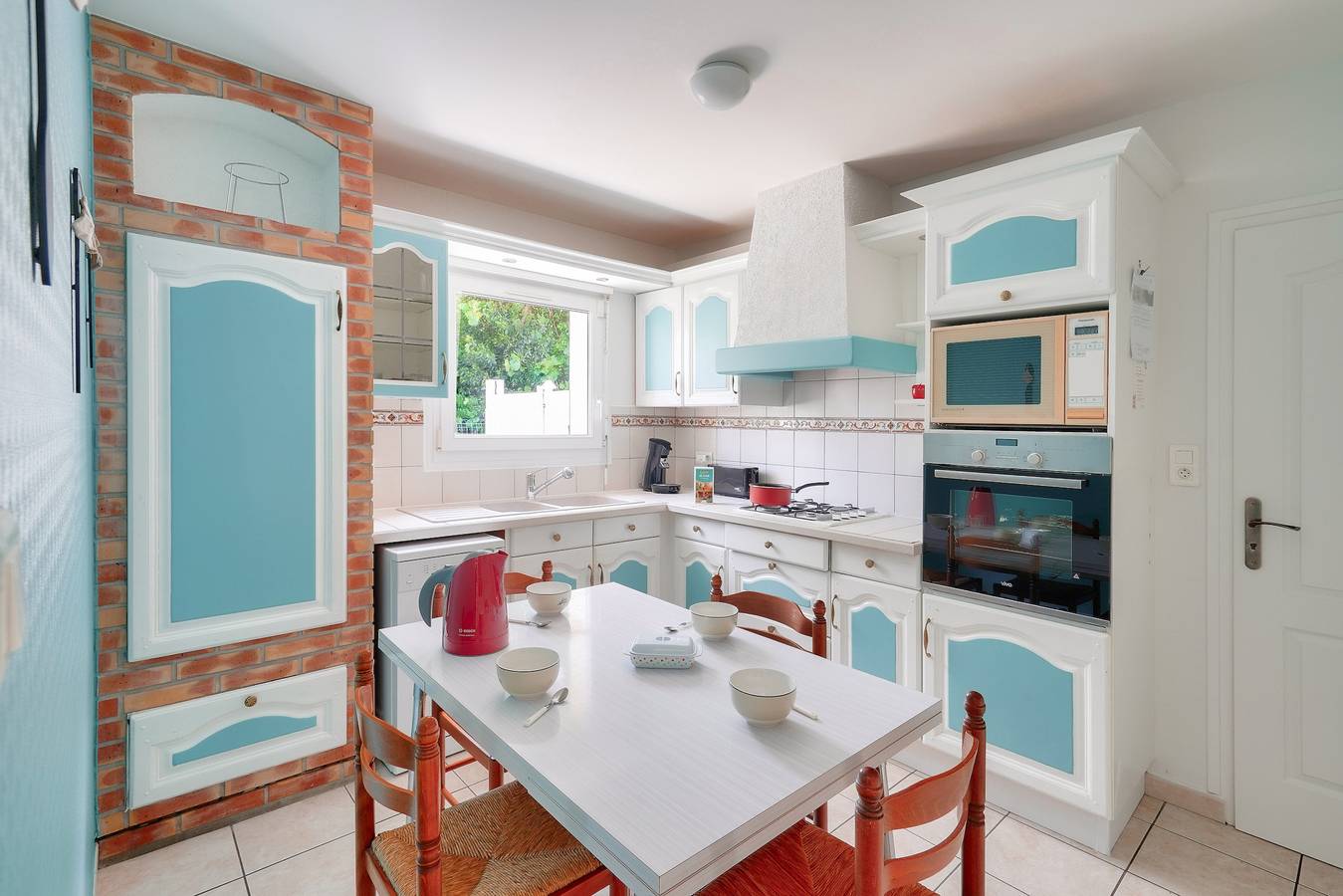 Jolie maison familiale et colorée pour 6 in Guilvinec, Côte de Cornouaille