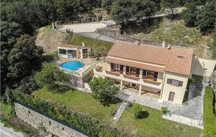 Gîte pour 6 personnes, avec terrasse, animaux acceptés à Les Salles-du-Gardon