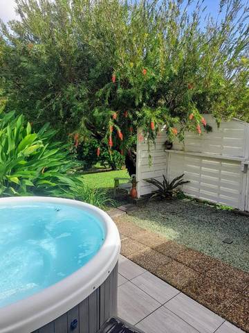 Gîte pour 2 personnes, avec jardin et jacuzzi à Sainte-Marie