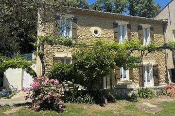 Agriturismo pour 4 personnes, avec jardin à Courthézon