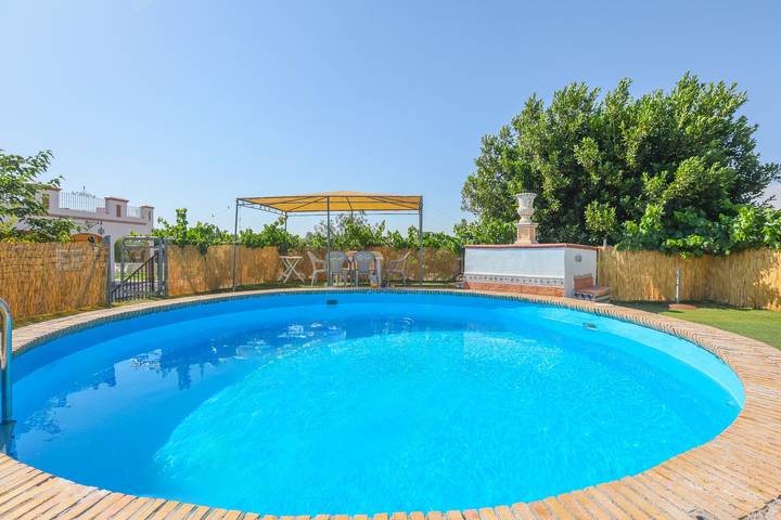 Casa rural para 6 personas, con jardín en Marchena