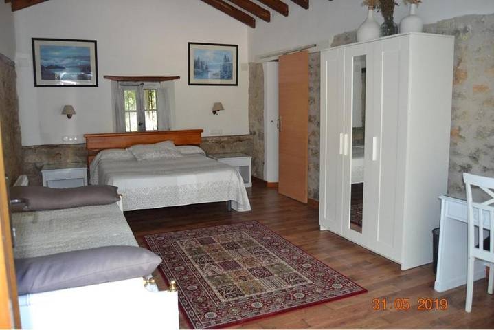 Hotel para 4 personas, con balcón además de vistas al lago y vistas en Comarca de Santander - 2