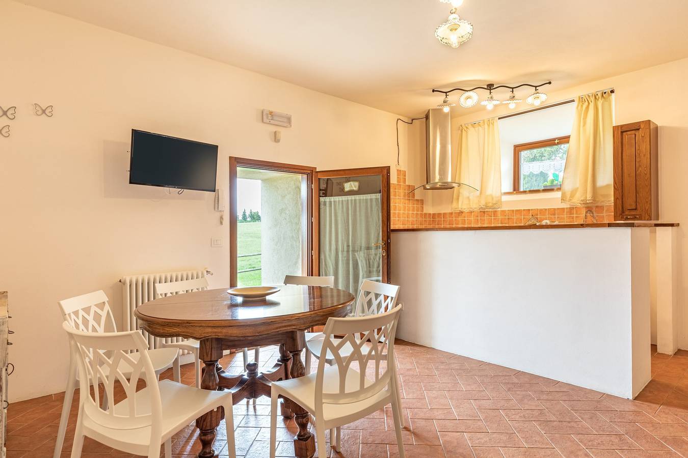 Entire apartment, Apartment 'Granaio' with Mountain View, Shared Pool and Wi-Fi in Chianciano Terme, Siena Province