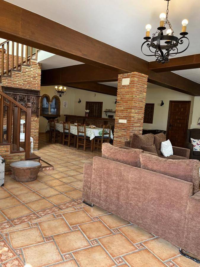 Casa rural para 8 personas, con Balcón y Terraza además de Jardín y Vistas en Vitoria-Gasteiz - 4