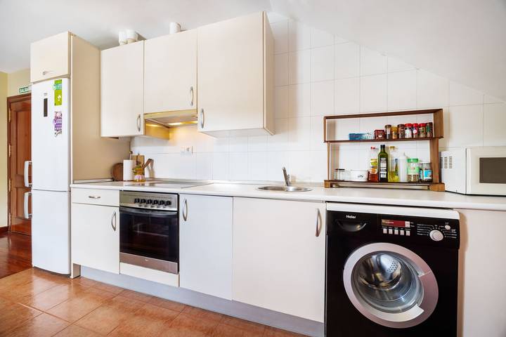 Apartamento entero, Apartamento 'Francisca' con vistas a la montaña y Wi-Fi in Ampuero , Costa de Cantabria