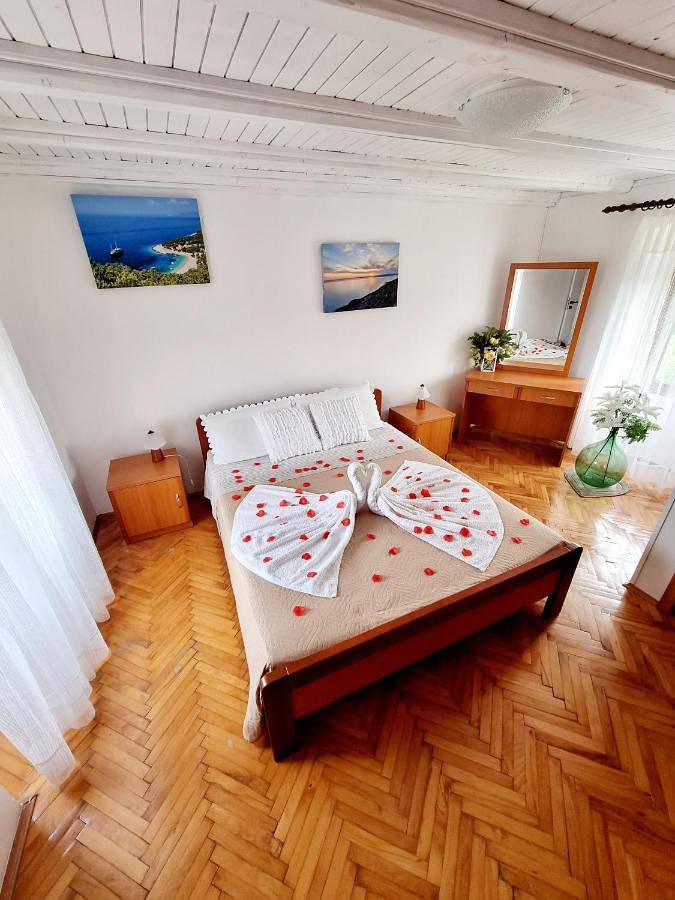 Ferienwohnung für 5 Personen, mit Garten und Ausblick