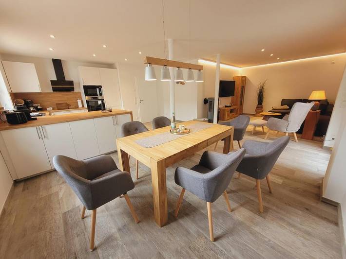 Ferienwohnung für 5 Personen, mit Terrasse und Garten sowie Pool und Ausblick in Flöha
