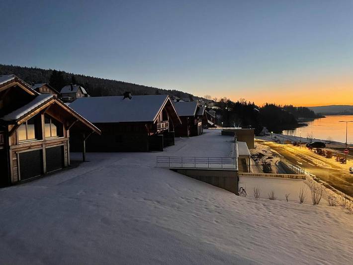 Chalet pour 6 personnes, avec vue et piscine ainsi que vue sur le lac et jardin dans le Doubs - 3