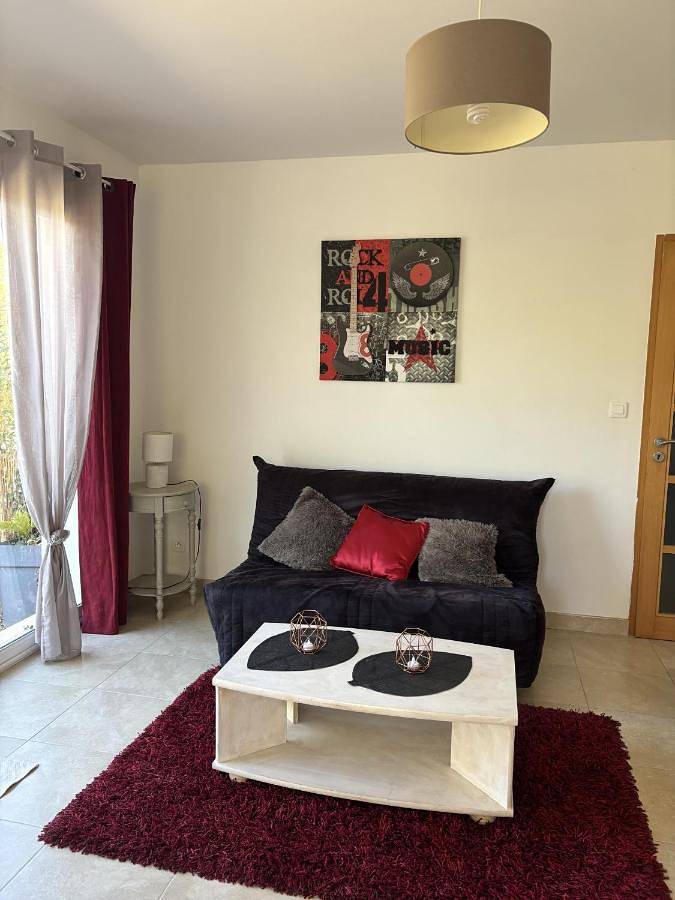 Gîte pour 4 personnes, avec vue et jardin à Puissalicon - 2