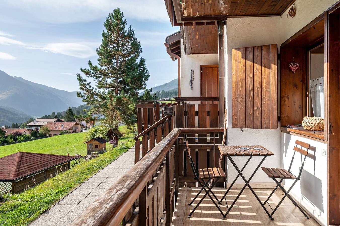 Ganze Wohnung, Ferienwohnung 'Casa Caterina' mit Bergblick, privater Terrasse und Wlan in San Giovanni di Fassa, Dolomiti Superski