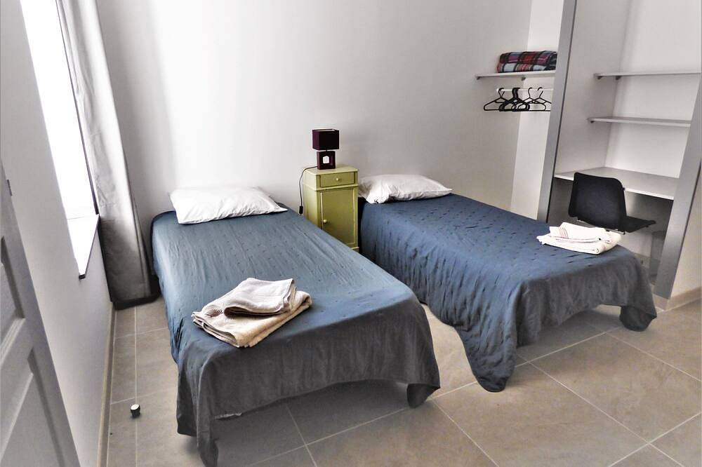 Ganze Wohnung, \"Le Patio\"-T2 (52m2)-Terrace-Optional garage-Tourist furnished accommodation*** (*) in Béziers, Côte d'Améthyste