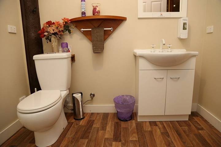 Cabin rentals and lodges for 4 people, with garden in Victoria