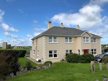 Holiday home for 2 people, with view and garden in Doolin