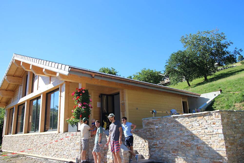 Mountain chalet 1100m alt, heated indoor pool 29.5°C all year round in Bernex, Thonon-les-Bains region