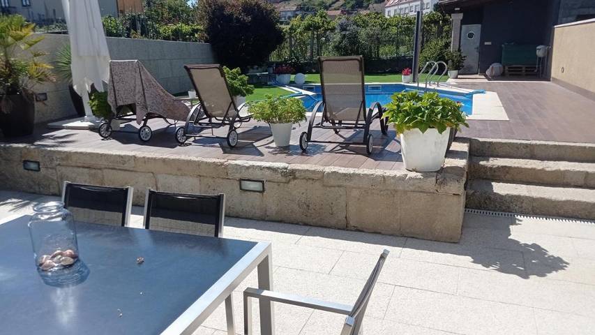 Apartamento para 6 personas, con piscina y jardín en Combarro