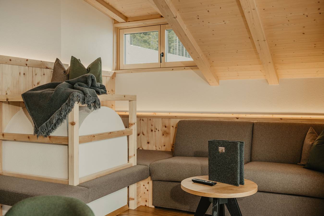 Ganze Wohnung, Ferienwohnung 'Gipfeltraum' mit Bergblick, Gemeinschaftsgarten und Wi-Fi in Latzfons, Klausen