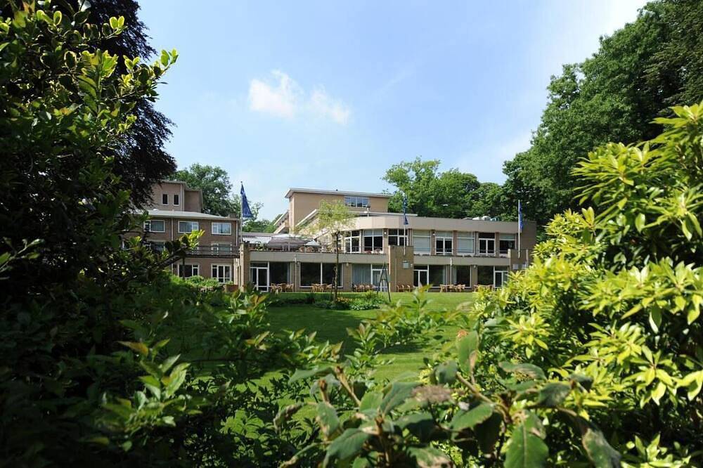 Elegant Room Perfect for Restful & Scenic Getaways! Indoor Pool, Free Parking! in Betuwe