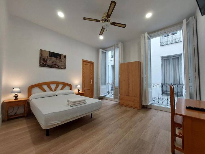 Casa de huéspuedes para 5 personas, con vistas y balcón en Malasaña