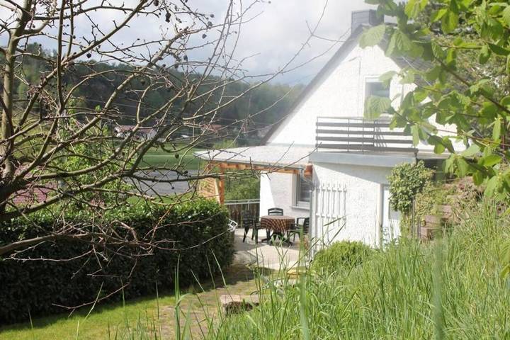 Ferienhaus für 6 Personen, mit Balkon und Terrasse sowie Garten und Ausblick