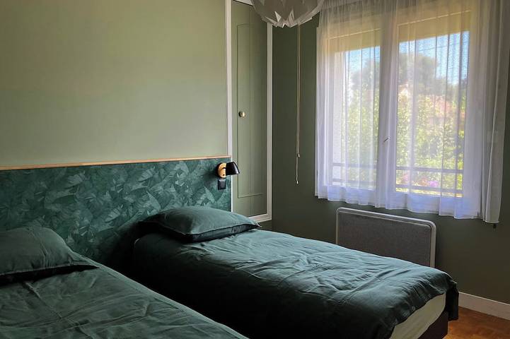 Location de vacances pour 5 personnes, avec jacuzzi ainsi que balcon et jardin à Thésée - 4