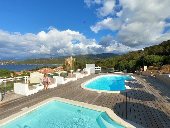 Appart’hôtel pour 8 personnes, avec Terrasse et Jacuzzi ainsi que Jardin et Bassin pour enfant à Coti-Chiavari