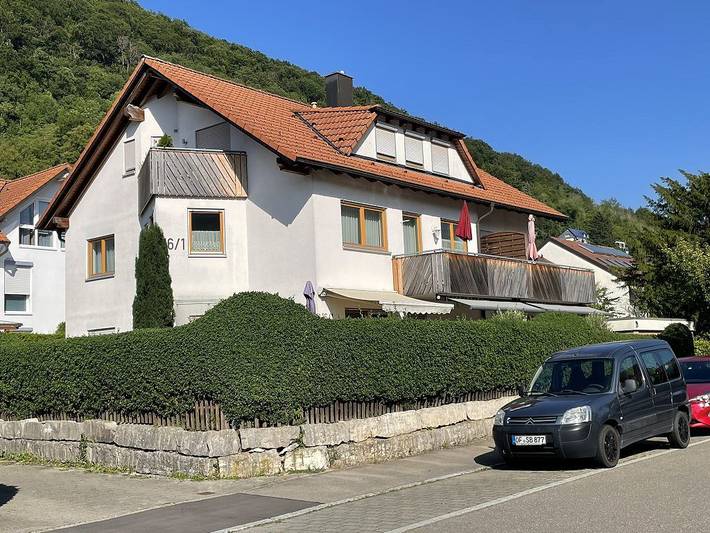 Ganze Ferienwohnung, Haus Martha - Ferienwohnung 55qm, 1 Schlafzimmer, max. 3 Personen in Bad Urach, Albsteig Etappe 9
