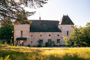Gîte pour 14 personnes, avec vue à Uxeau